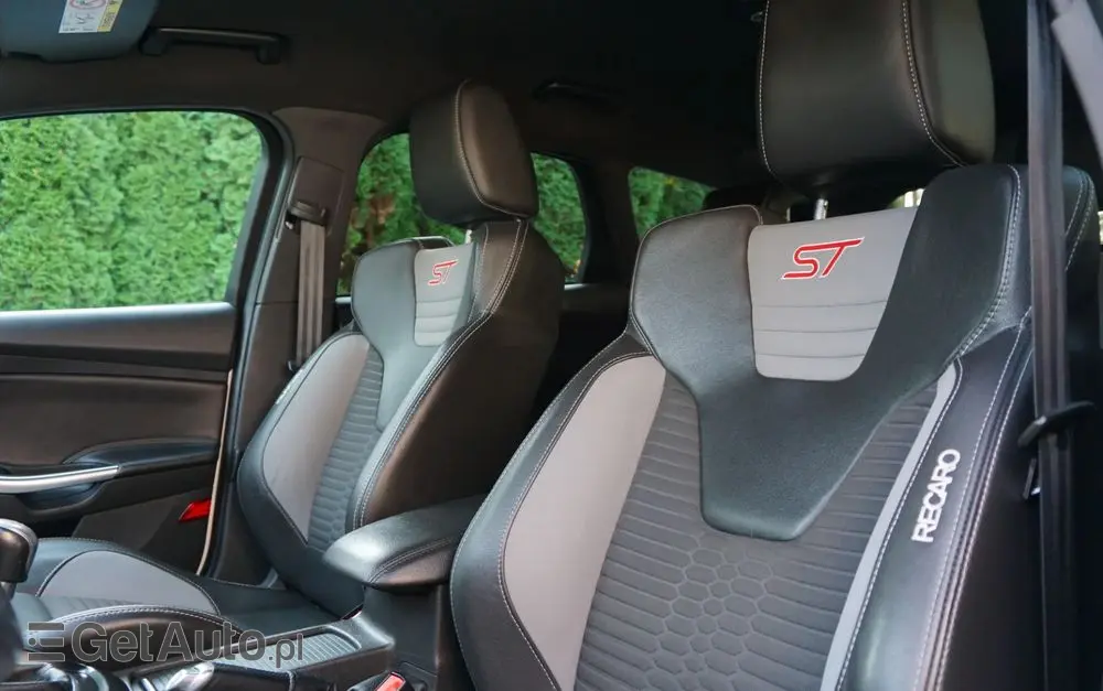 FORD Focus SW Ver-2-0-ecoboost-st-mit-leder--exclusiv--paket