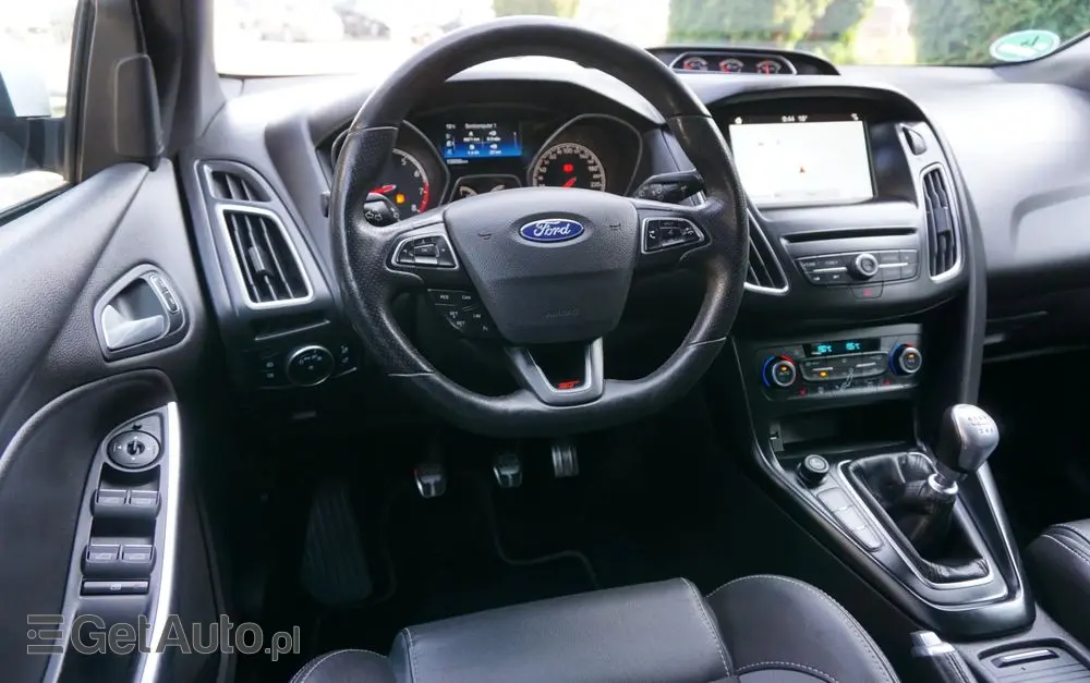 FORD Focus SW Ver-2-0-ecoboost-st-mit-leder--exclusiv--paket