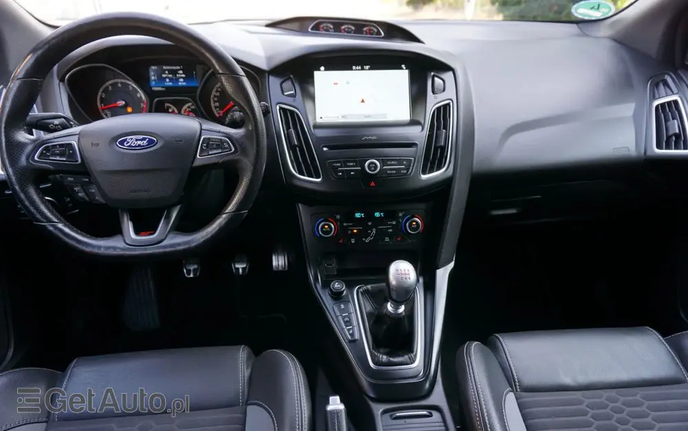 FORD Focus SW Ver-2-0-ecoboost-st-mit-leder--exclusiv--paket