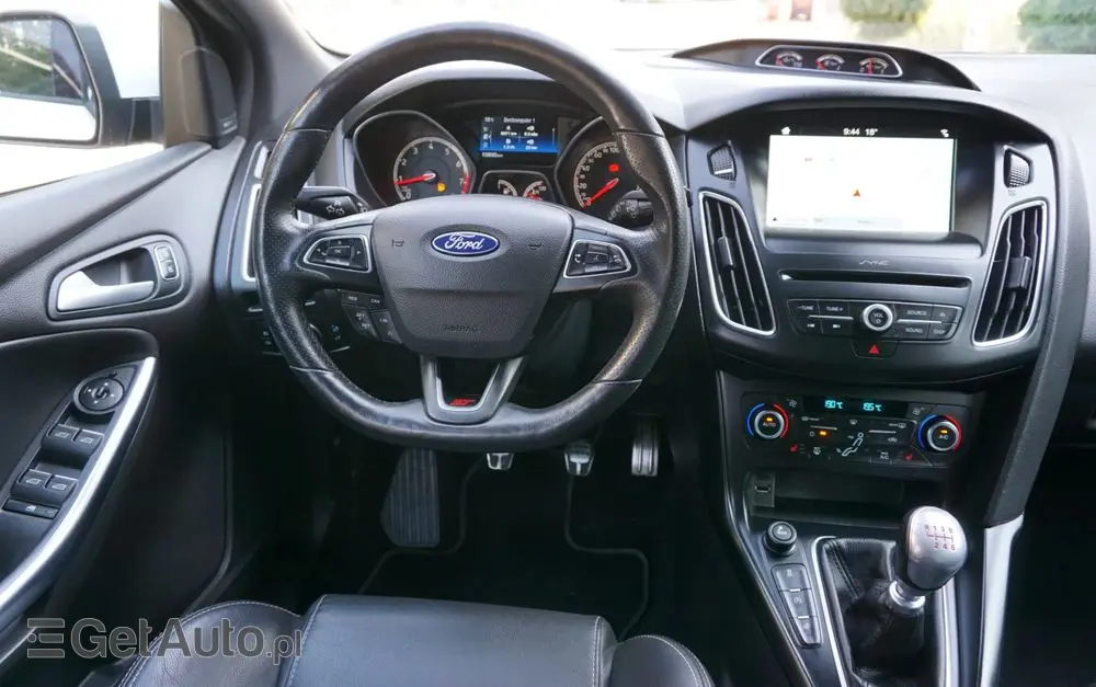 FORD Focus SW Ver-2-0-ecoboost-st-mit-leder--exclusiv--paket