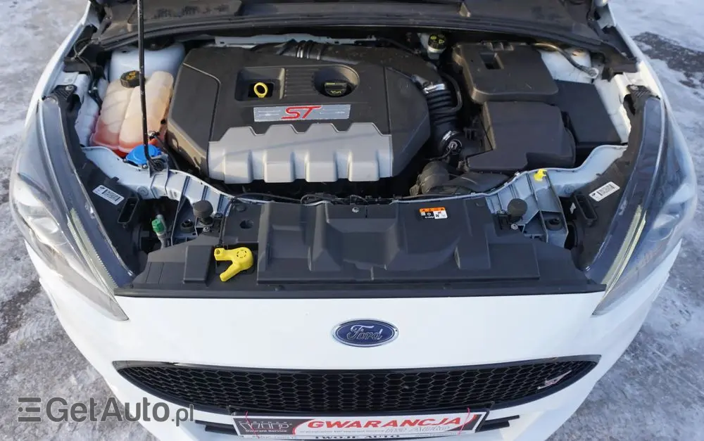 FORD Focus SW Ver-2-0-ecoboost-st-mit-leder--exclusiv--paket