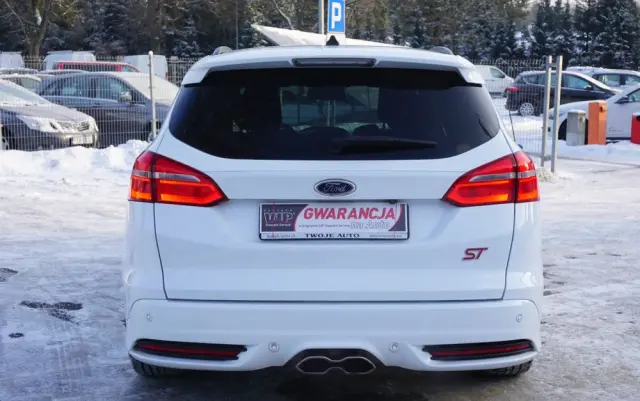 FORD Focus SW Ver-2-0-ecoboost-st-mit-leder--exclusiv--paket