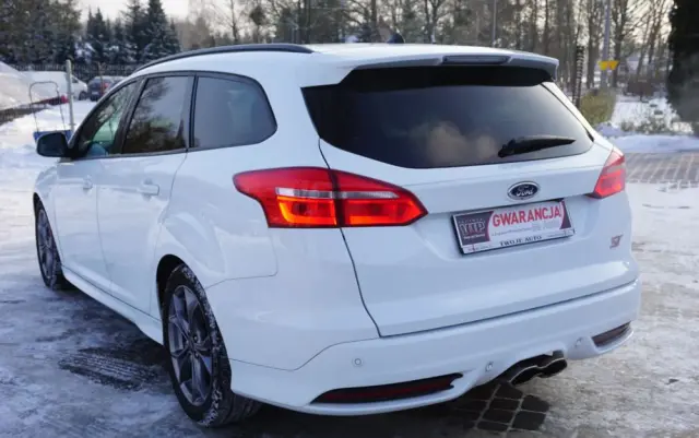 FORD Focus SW Ver-2-0-ecoboost-st-mit-leder--exclusiv--paket