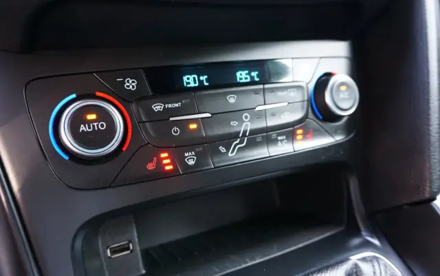 FORD Focus SW Ver-2-0-ecoboost-st-mit-leder--exclusiv--paket