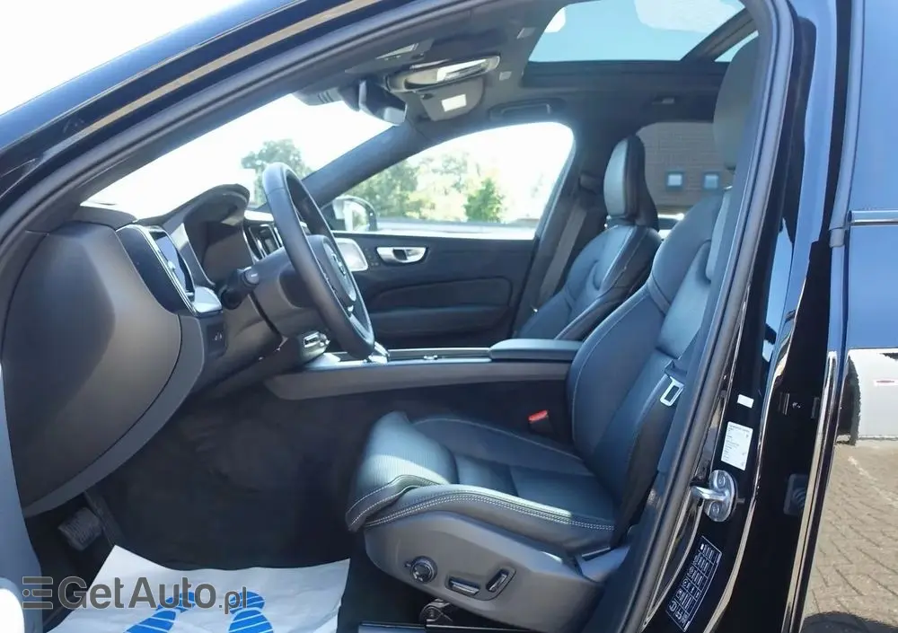 VOLVO XC 60 T8 AWD Ultra Black Edition