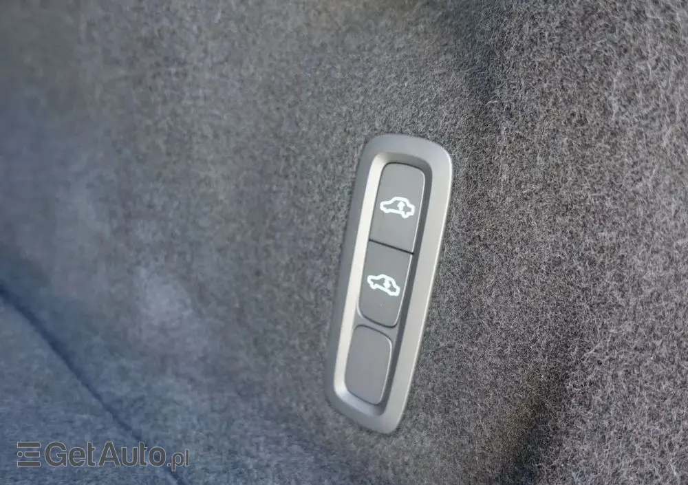 VOLVO XC 60 T8 AWD Ultra Black Edition