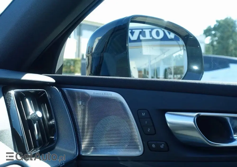 VOLVO XC 60 T8 AWD Ultra Black Edition