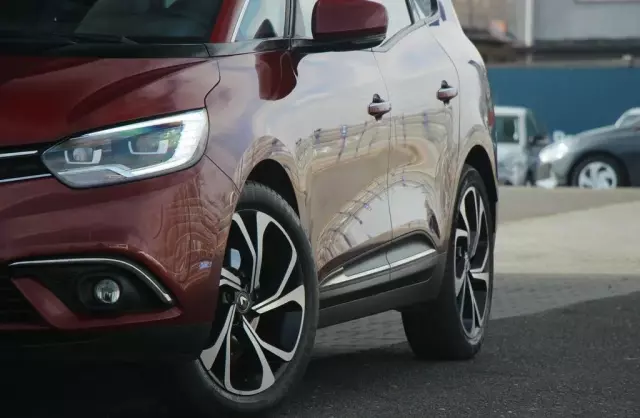 RENAULT Grand Scenic 