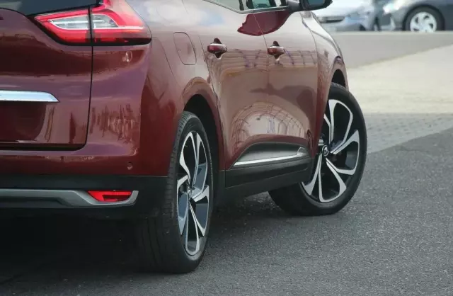 RENAULT Grand Scenic 