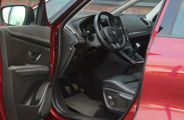 RENAULT Grand Scenic 