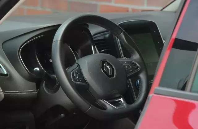 RENAULT Grand Scenic 