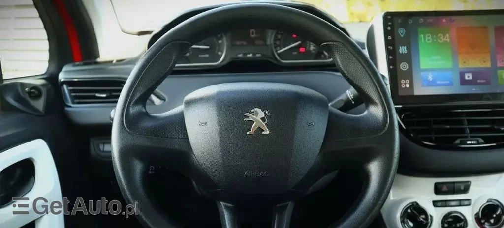PEUGEOT 208 