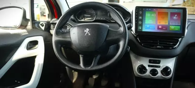 PEUGEOT 208 