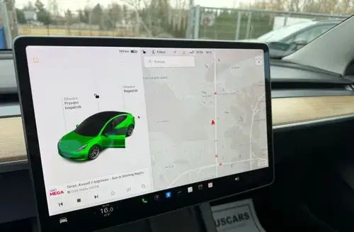 TESLA Model 3 