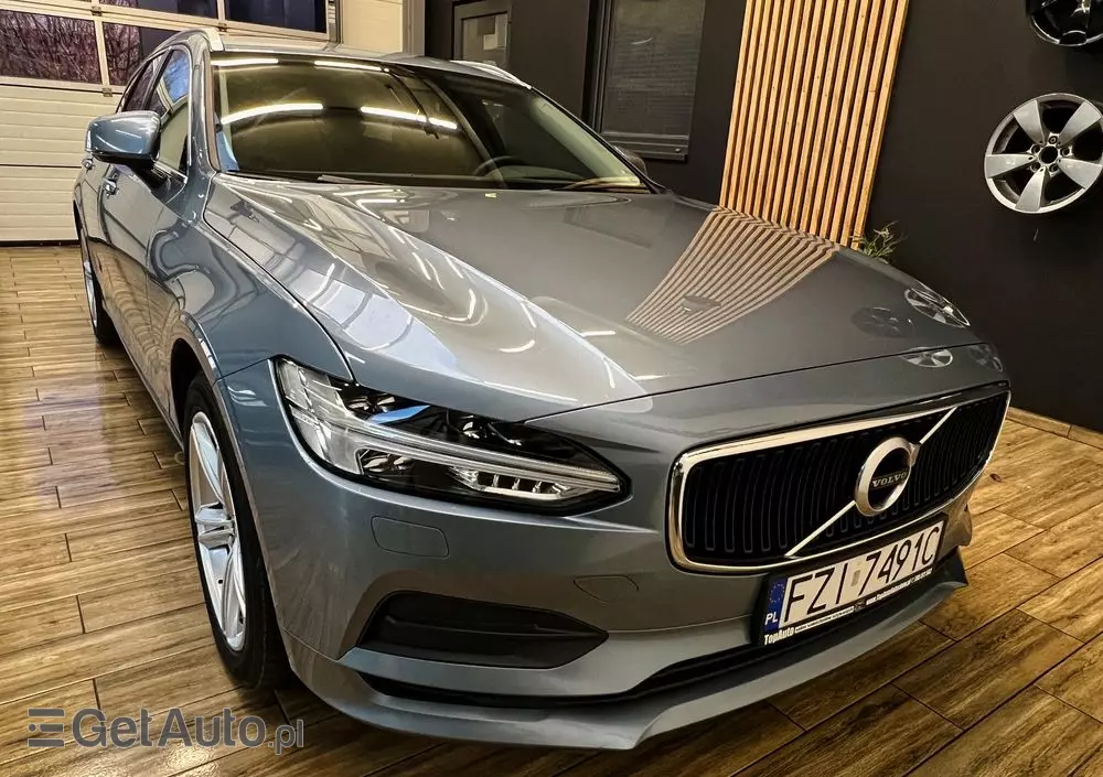 VOLVO V90 D4 Momentum Pro