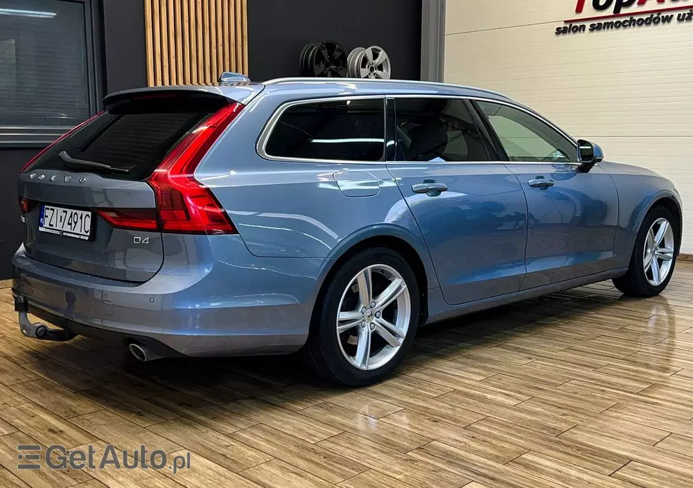 VOLVO V90 D4 Momentum Pro