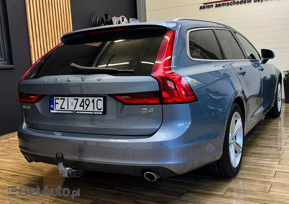 VOLVO V90 D4 Momentum Pro