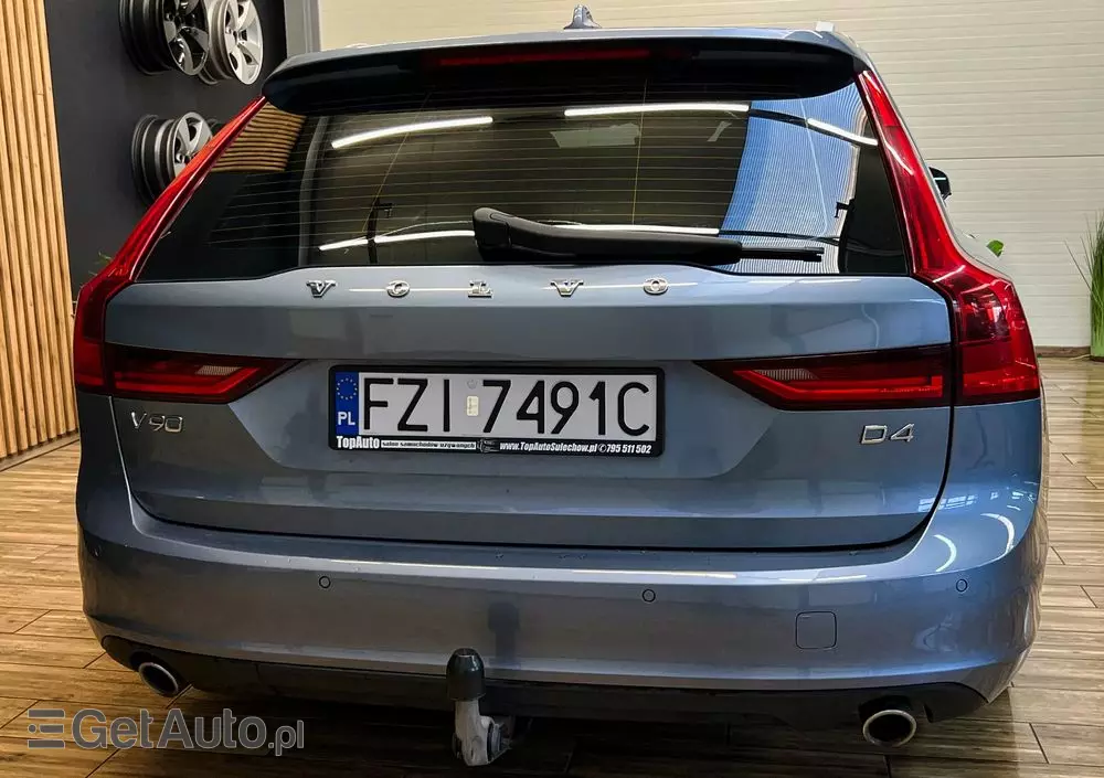 VOLVO V90 D4 Momentum Pro