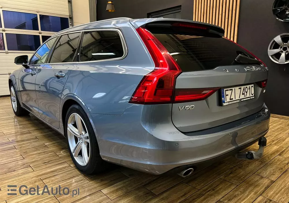 VOLVO V90 D4 Momentum Pro