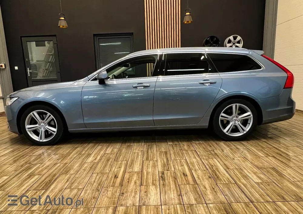 VOLVO V90 D4 Momentum Pro