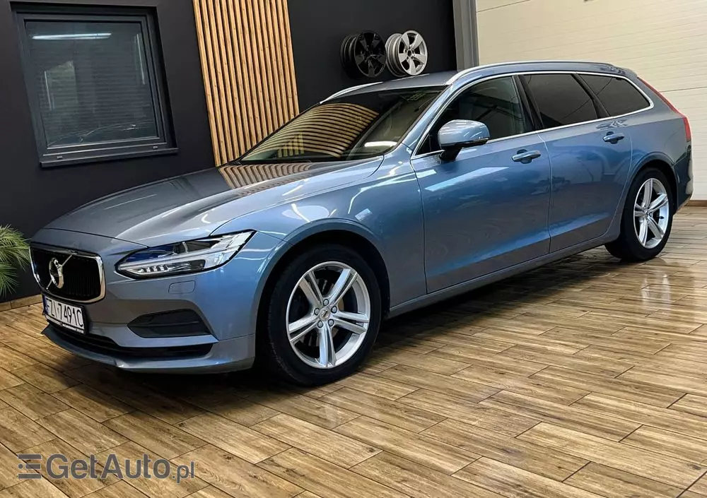 VOLVO V90 D4 Momentum Pro