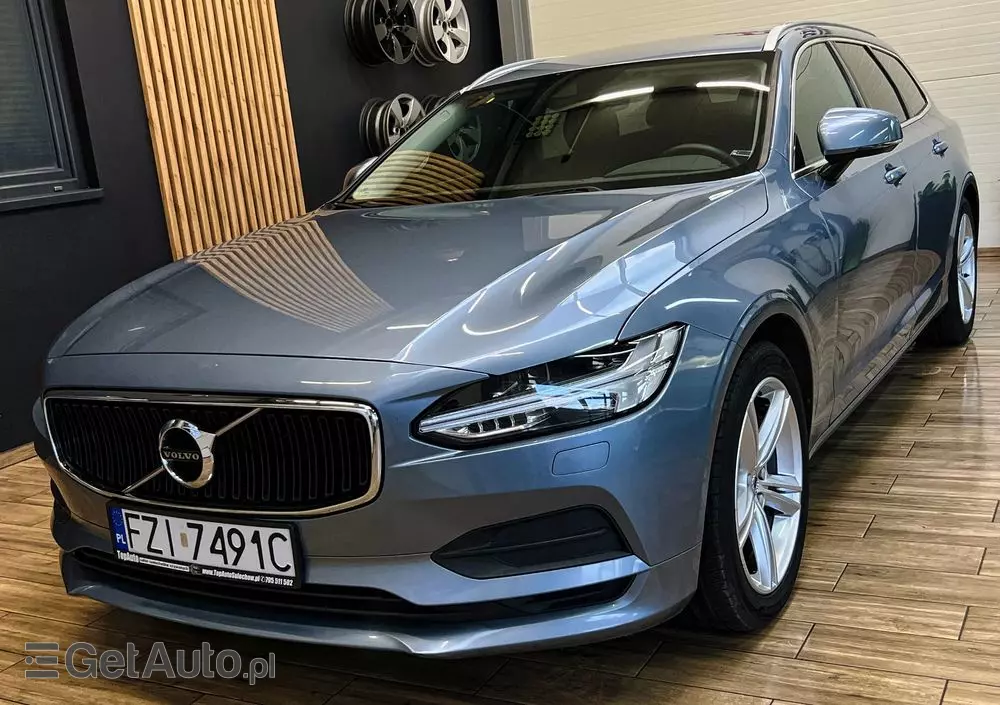 VOLVO V90 D4 Momentum Pro