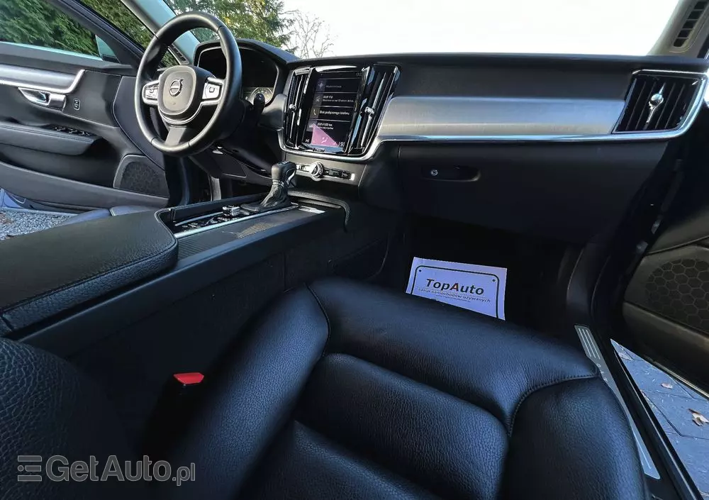 VOLVO V90 D4 Momentum Pro