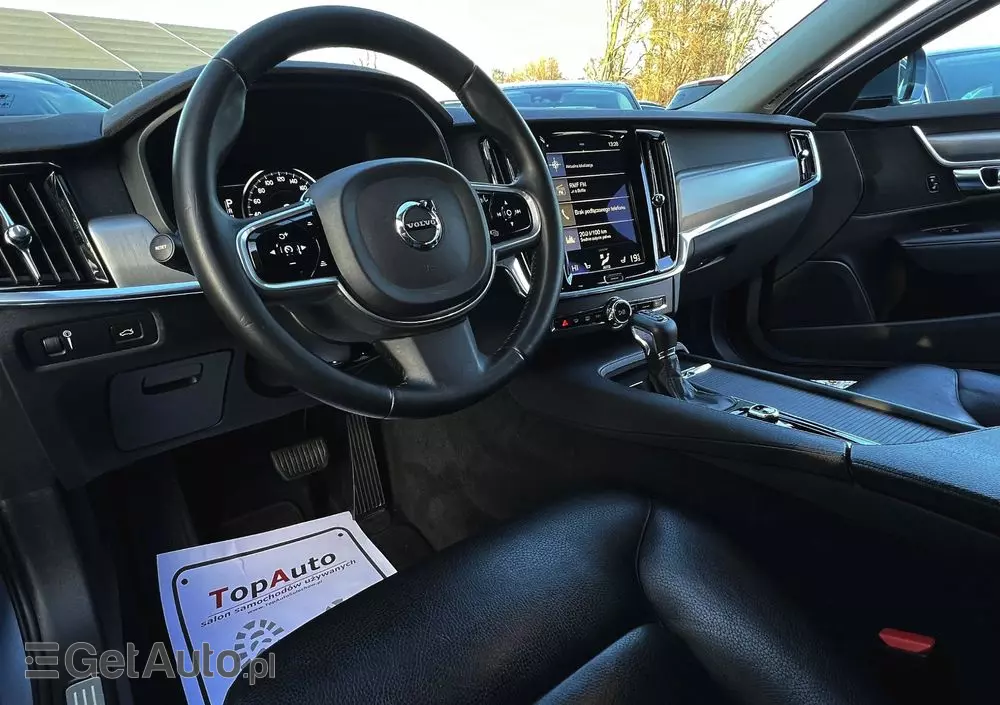 VOLVO V90 D4 Momentum Pro