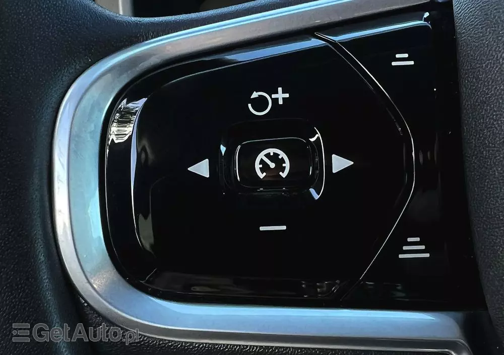 VOLVO V90 D4 Momentum Pro