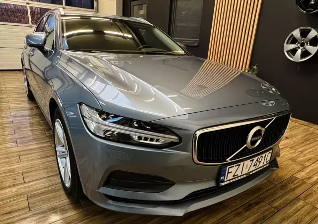 VOLVO V90 D4 Momentum Pro