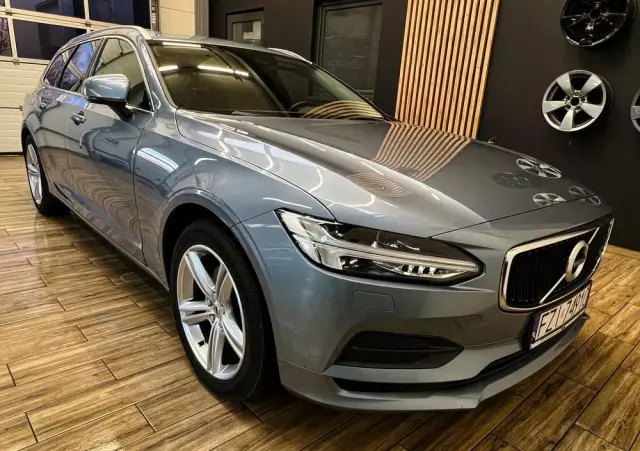 VOLVO V90 D4 Momentum Pro