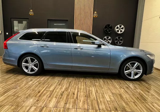 VOLVO V90 D4 Momentum Pro
