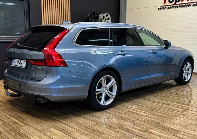 VOLVO V90 D4 Momentum Pro
