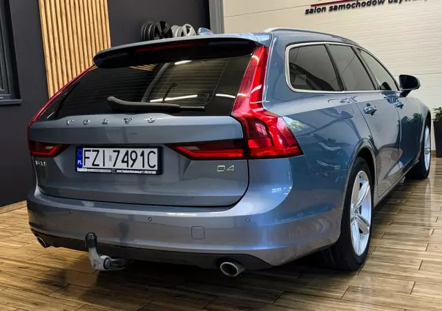 VOLVO V90 D4 Momentum Pro