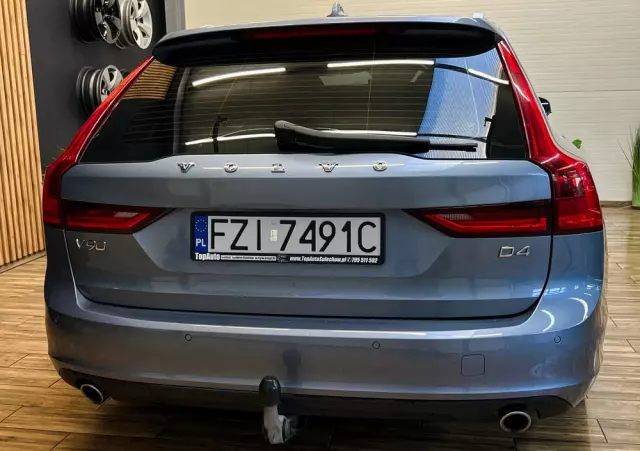 VOLVO V90 D4 Momentum Pro
