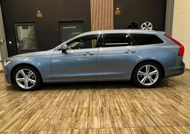 VOLVO V90 D4 Momentum Pro