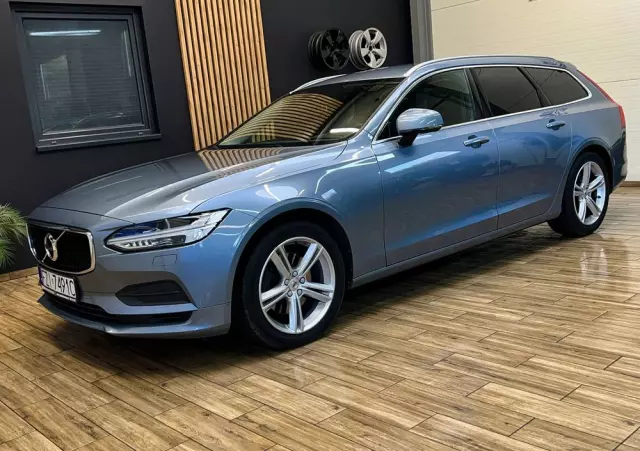 VOLVO V90 D4 Momentum Pro