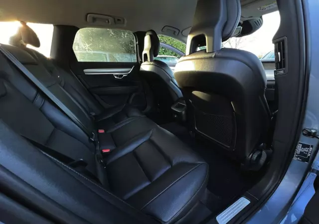 VOLVO V90 D4 Momentum Pro