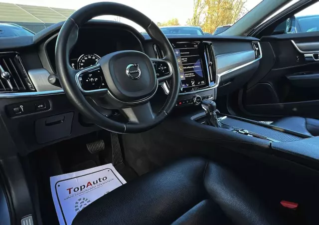 VOLVO V90 D4 Momentum Pro