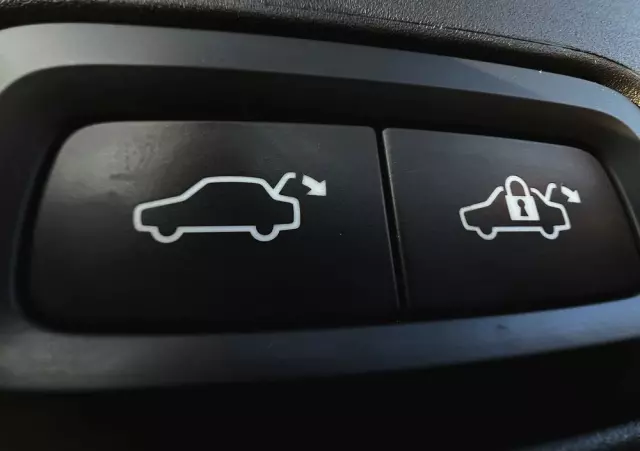 VOLVO V90 D4 Momentum Pro