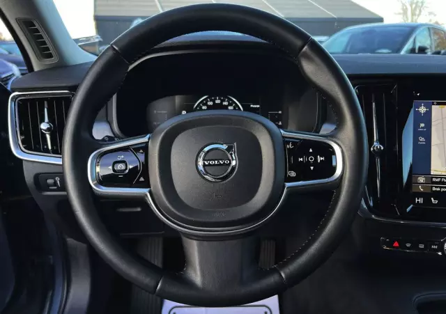 VOLVO V90 D4 Momentum Pro