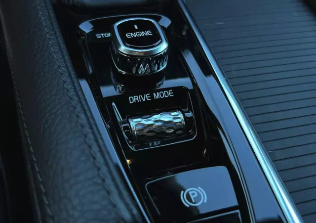 VOLVO V90 D4 Momentum Pro