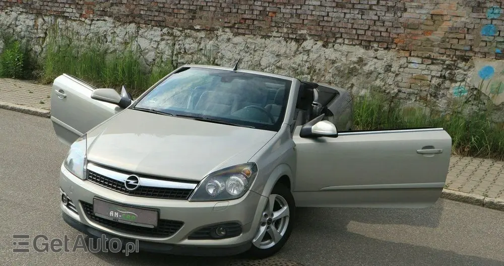 OPEL Astra GTC 1.6 Edition