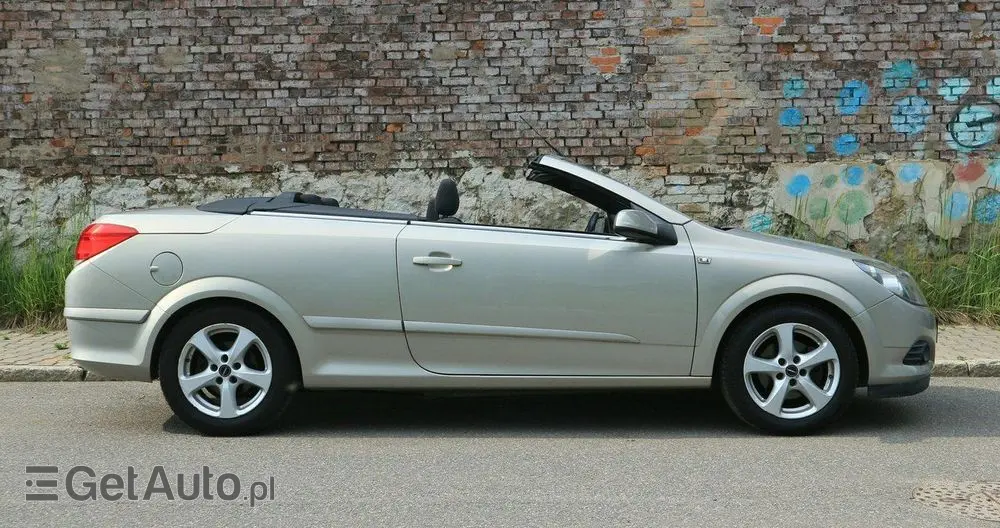 OPEL Astra GTC 1.6 Edition