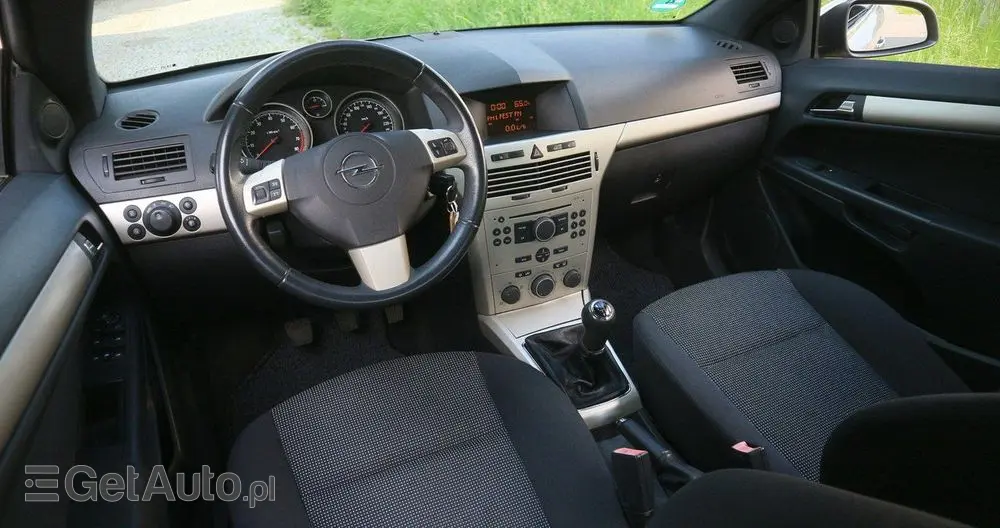 OPEL Astra GTC 1.6 Edition