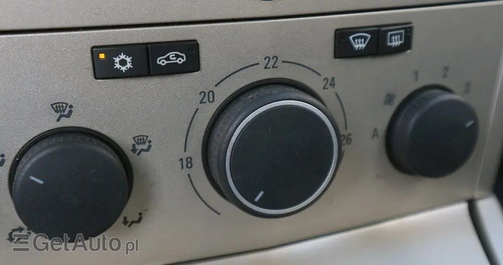 OPEL Astra GTC 1.6 Edition