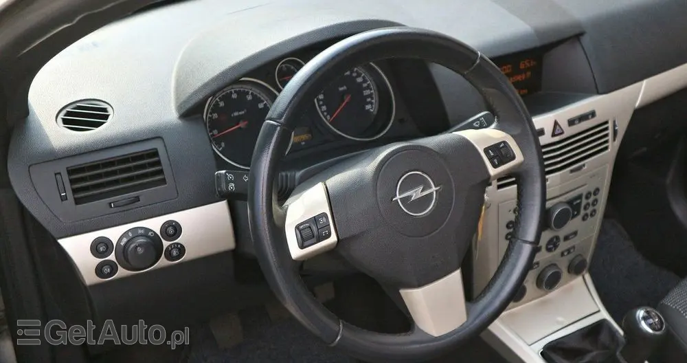 OPEL Astra GTC 1.6 Edition