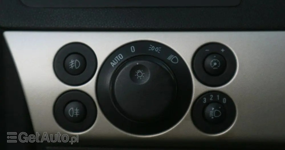 OPEL Astra GTC 1.6 Edition