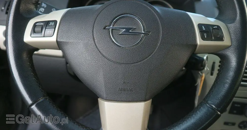 OPEL Astra GTC 1.6 Edition