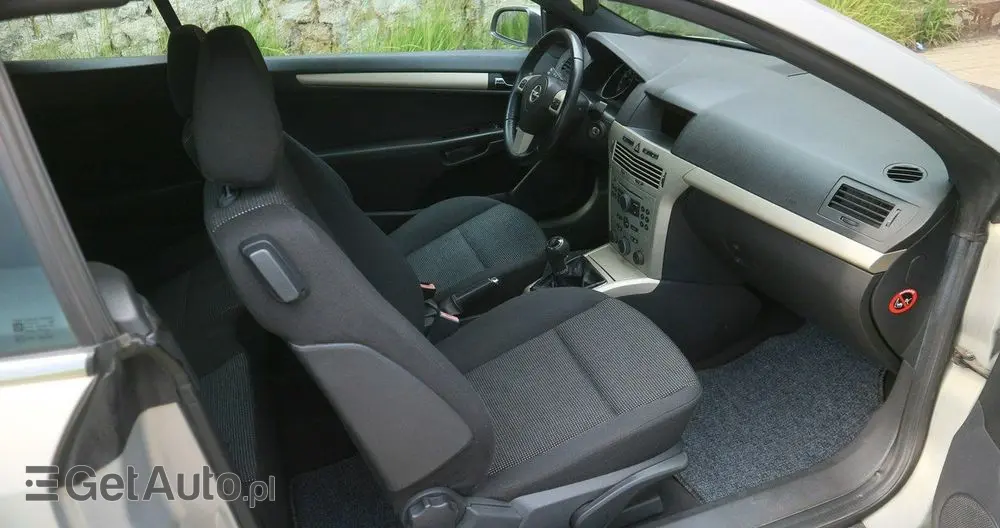 OPEL Astra GTC 1.6 Edition